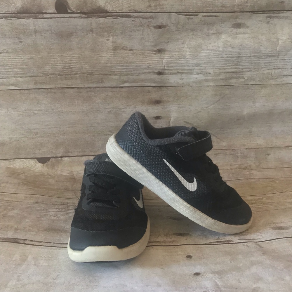 NIKE